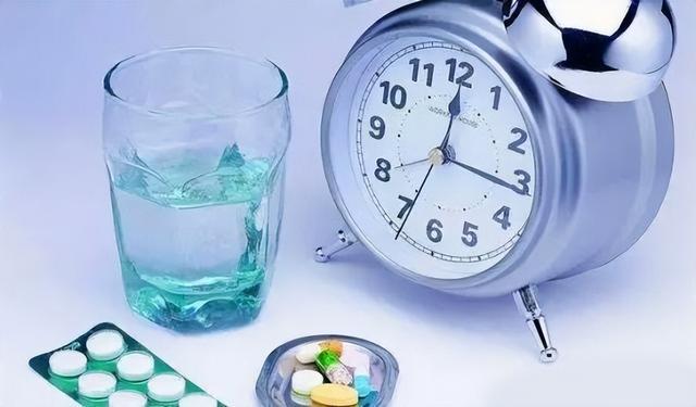 根据药代动力学的研究结果表明，达泊西汀达到血药高峰（最大药效值）的时间为1.3小时。